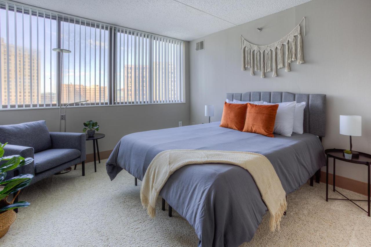 Frontdesk 1431 Washington Blvd Apts Downtown Detroit Bilik gambar