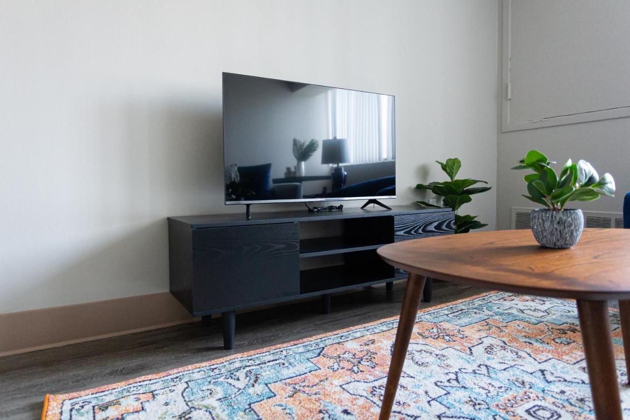 Frontdesk 1431 Washington Blvd Apts Downtown Detroit Bilik gambar