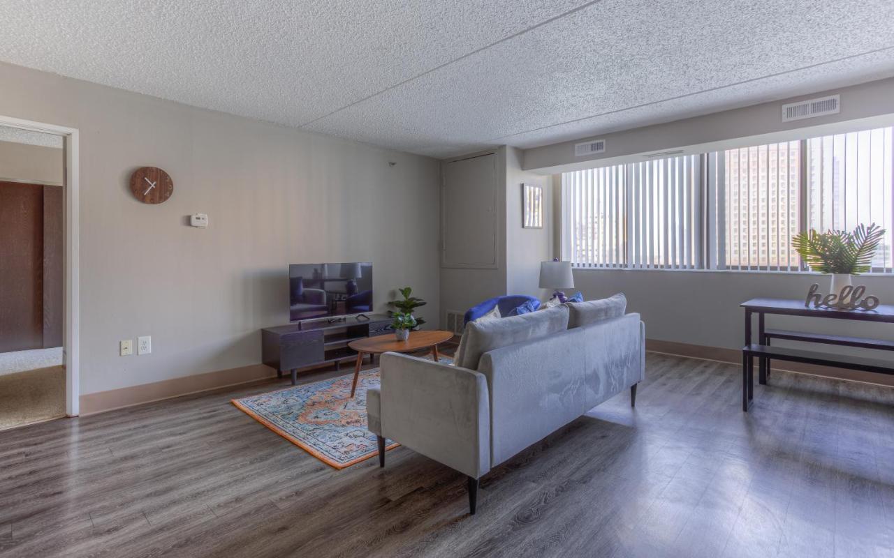 Frontdesk 1431 Washington Blvd Apts Downtown Detroit Bilik gambar